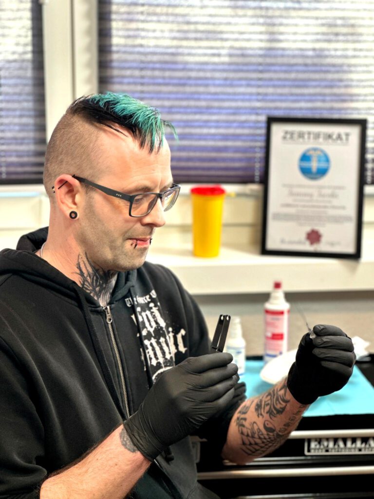 Tommy von Tommy´s Stichpunkt beim Piercen Bad Düben